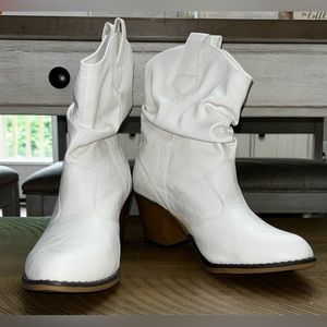 Charles Albert White Women’s Modern Western Cowboy Distressed Boot